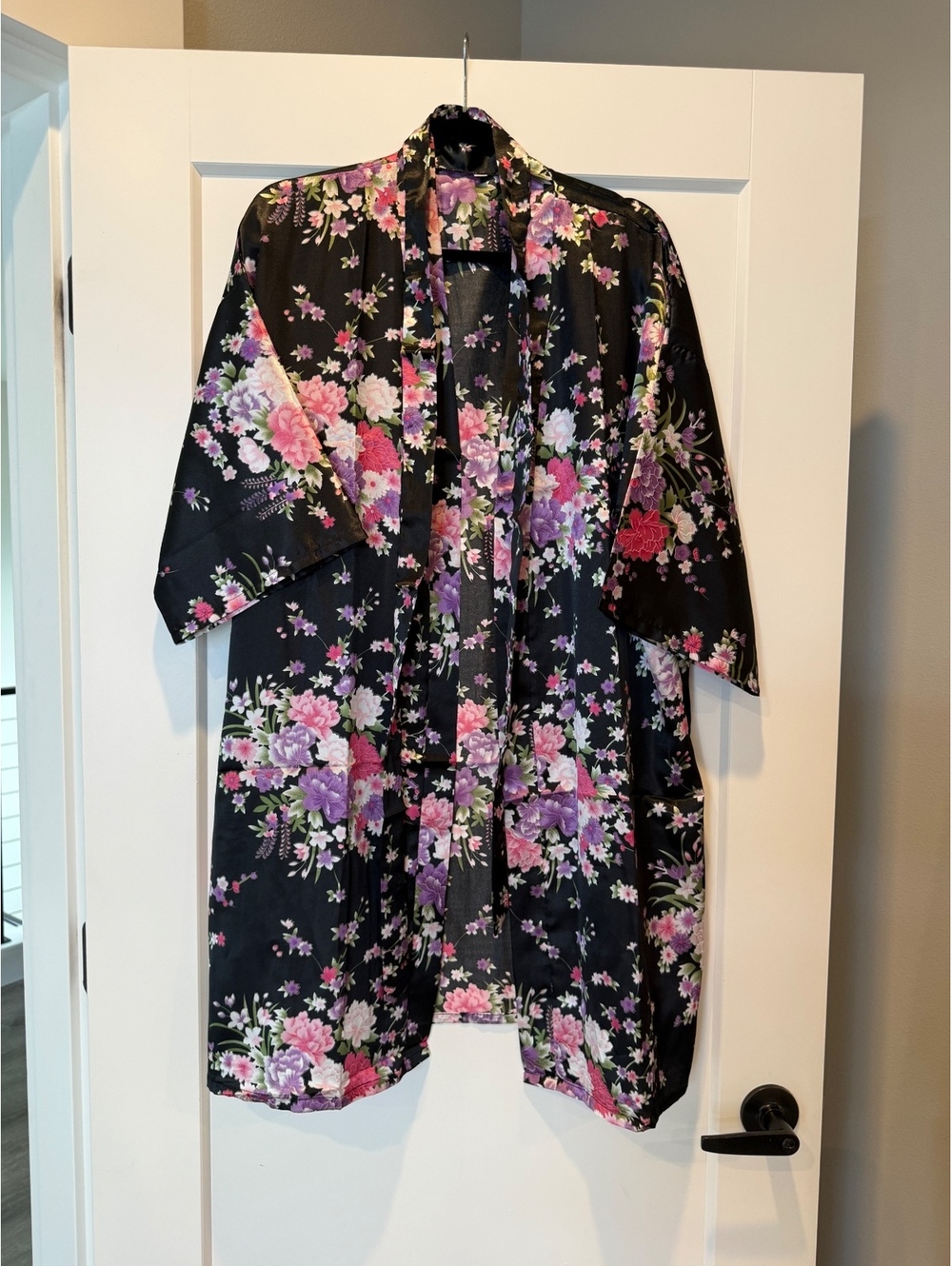 Floral Black ‘Satin-like’ Kimono Robe Size Medium